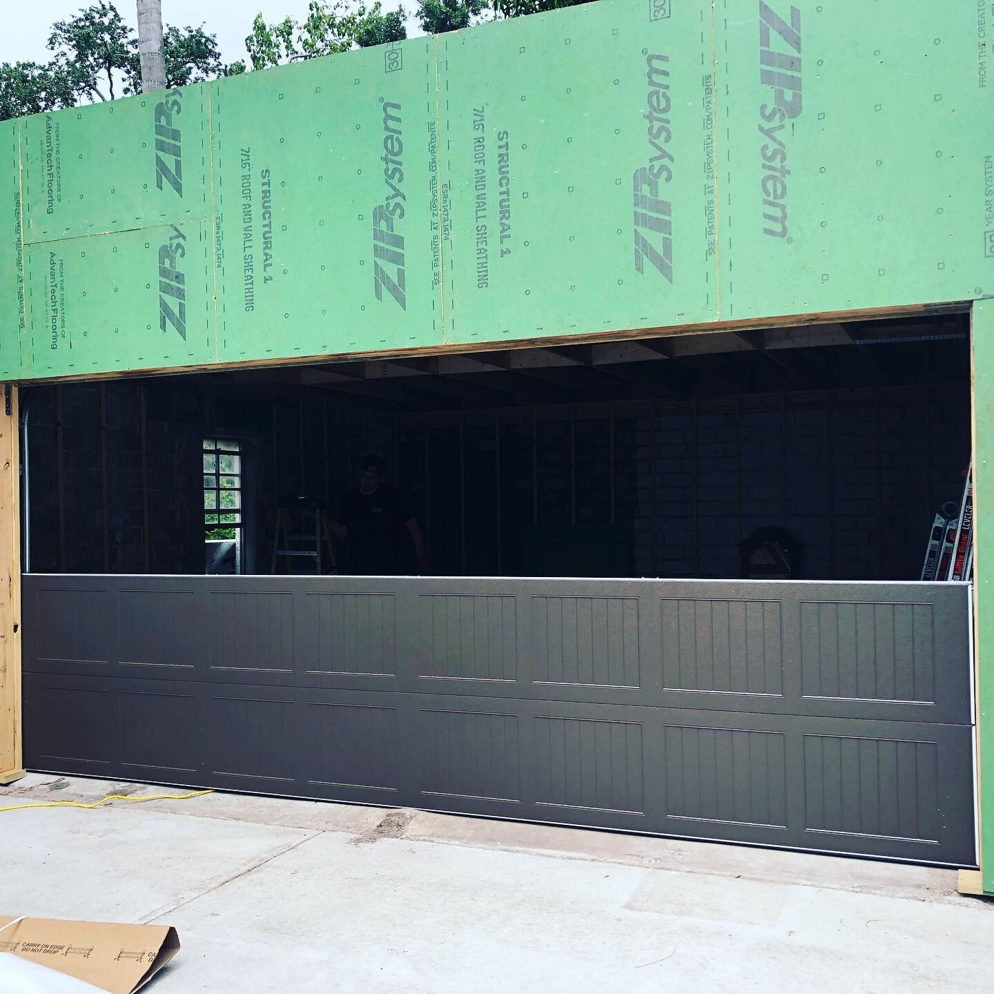 New Garage Door Installation in Tampa FL 33606 - Local Garage Door Pros New Garage Door Installation in Tampa FL 33606