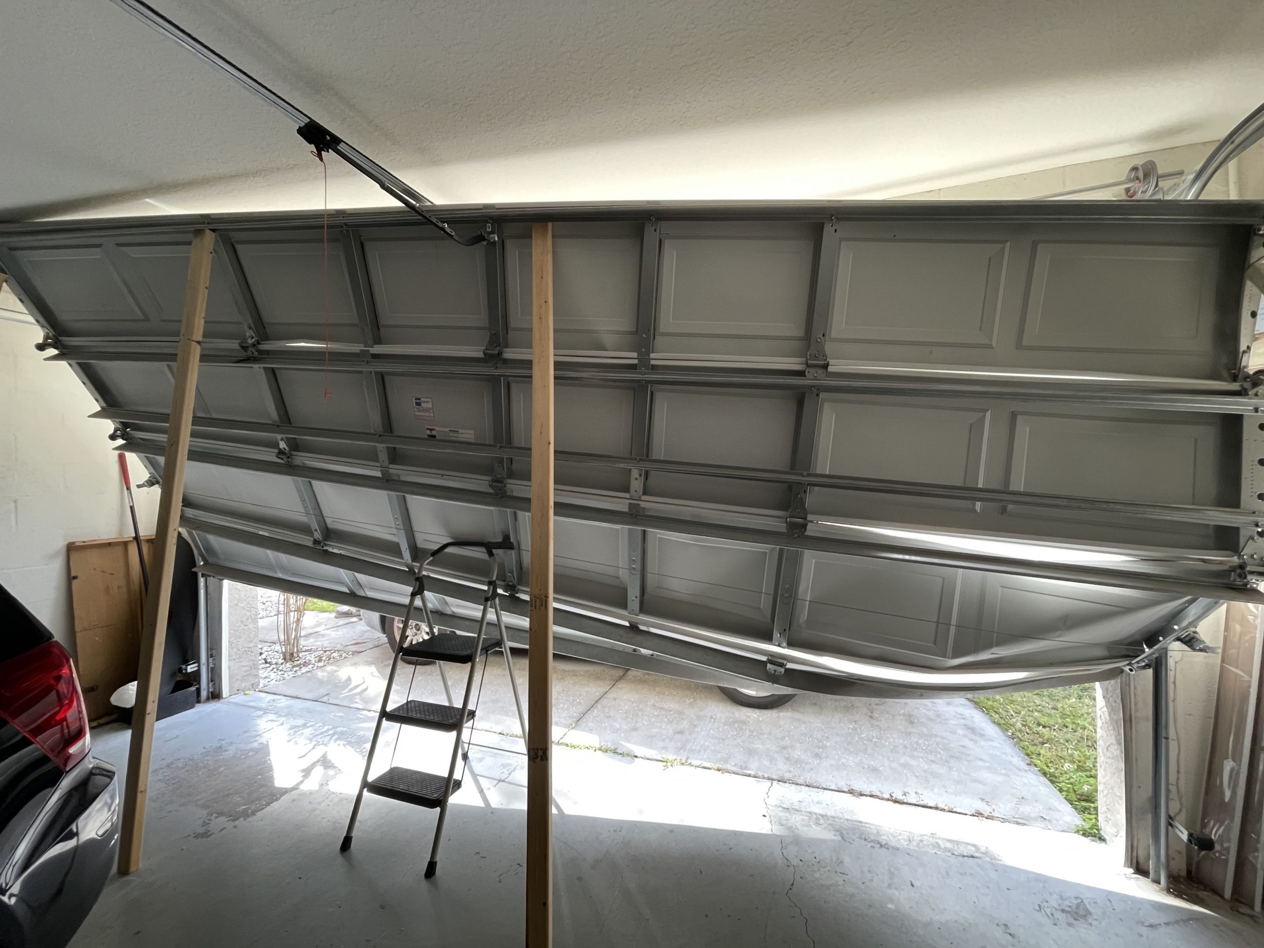 before-and-after-lakeland-fl-33803-garage-door-off-track-repair - Local Garage Door Pros before-and-after-lakeland-fl-33803-garage-door-off-track-repair